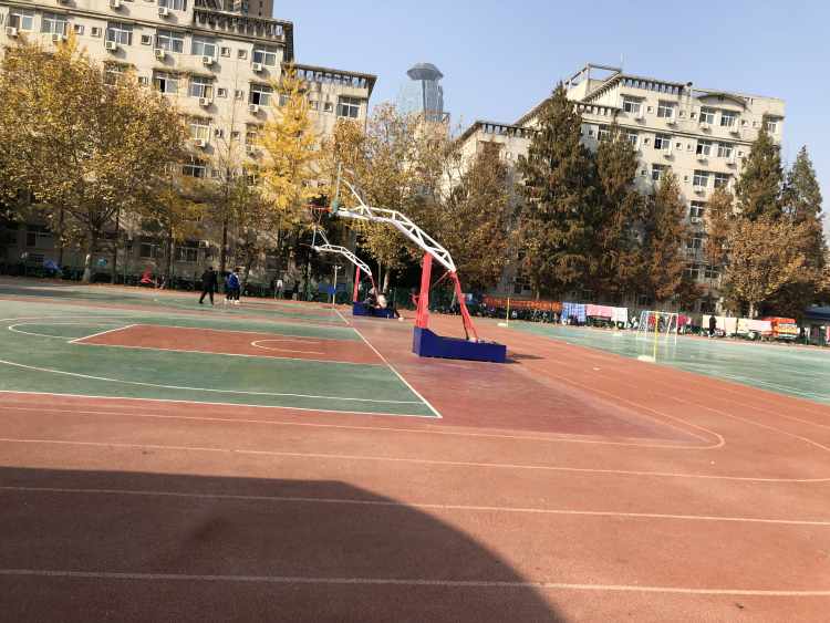 地大校园操场.jpg