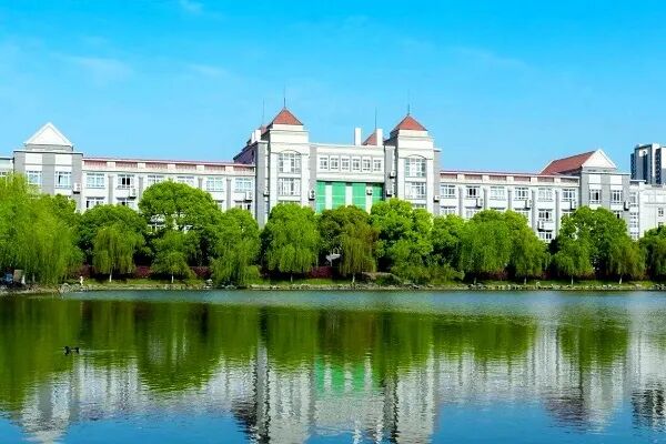 湖北第二师范学院.jpg